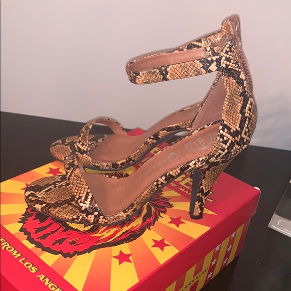 Jeffrey Campbell Burke sandal with heel tips - Picture 3 of 6